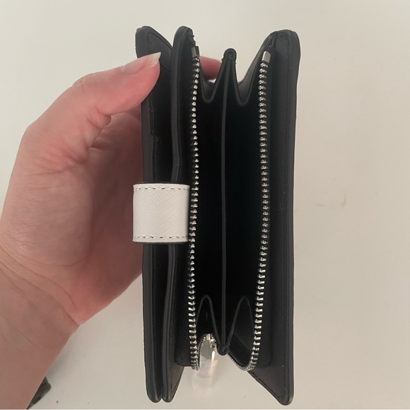 New Kate Spade Wallett - Picture 2 of 4